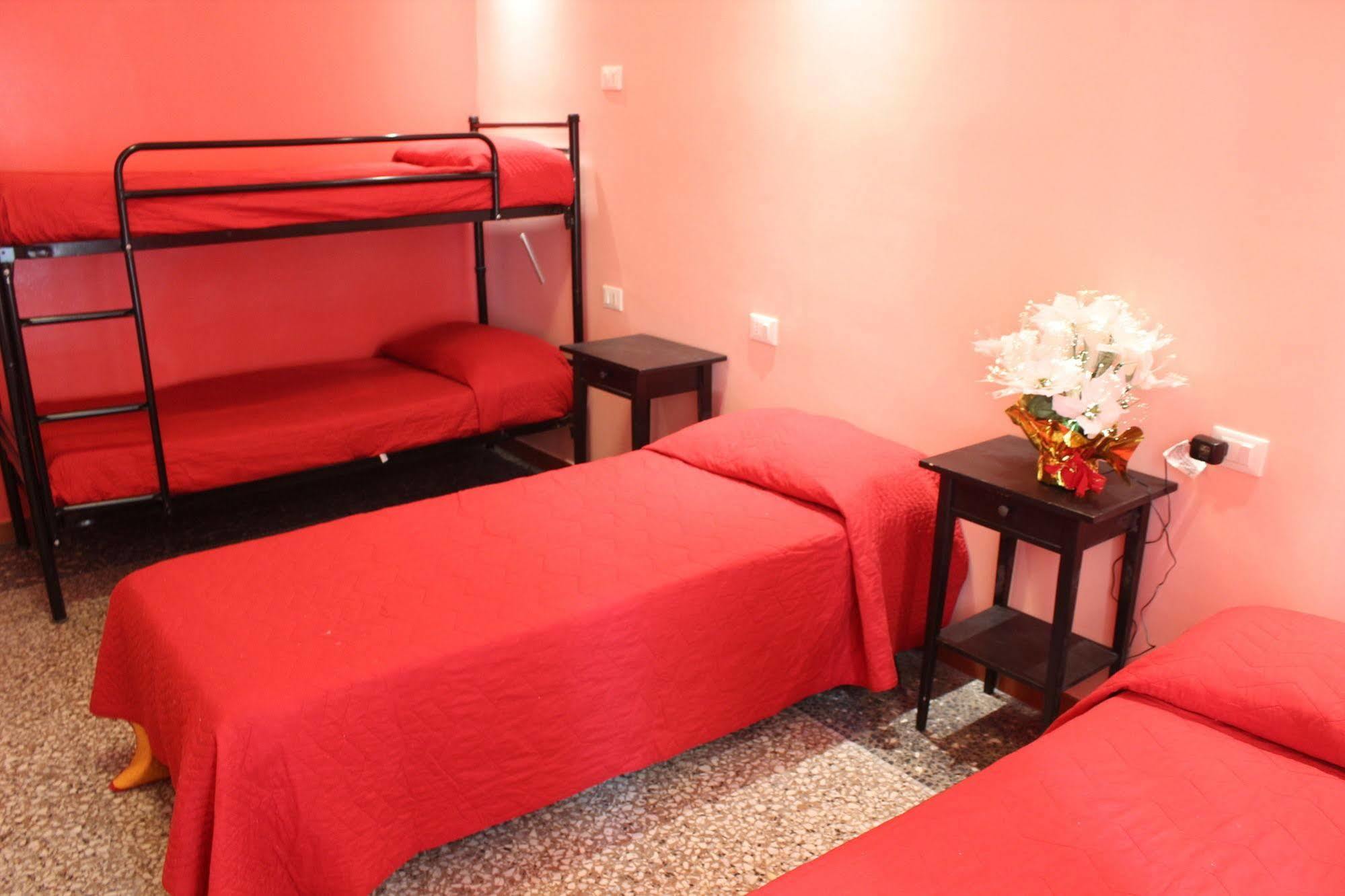 Legend R.G. Hostel Rome Exterior photo
